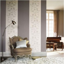 Decoraci&oacute;n con Papel pintado de flores acido claro y beige con fondo hueso